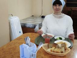 23 сентября в рамках проекта "Родительский контроль" с плановой проверкой школьную столовую посетил представитель родительского комитета 10 класса. Родительски контроль отметил чистоту, порядок и соответствие всех норм и требований.