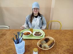 Сегодня, 27 января 2026 года, в нашей школе прошел родительский контроль за качеством организации горячего питания. Родители отметили, что школьное питание соответствует установленным стандартам и удовлетворяет потребности учеников, меню разнообразное, приготовлено с соблюдением санитарных норм. По итогам проверки родители выразили благодарность администрации школы и поварам за ответственное отношение к вопросу питания детей.
 Администрация школы приглашает принять участие в дальнейших проверках, направленных на повышение комфорта и здоровья наших учеников.