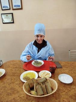 24 декабря 2025 года в рамках проекта "Родительский контроль" с плановой проверкой по обеспечению школьников горячим питанием и организации работы школьной столовой посетил представитель родительского комитета 3А класса.  Родительский контроль отметил, что в школьной столовой приятная атмосфера и чистота. Готовят вкусно и сытно. Обед вкусный, горячий, соответствует норме. Выразила благодарность коллективу столовой.