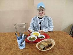 13 января 2026 года в рамках проекта "Родительский контроль" с плановой проверкой по обеспечению школьников горячим питанием и организации работы школьной столовой посетил представитель родительского комитета 3Б класса.  Родительский контроль отметил, что в школьной столовой блюда все горячие, вкусные. В рационе имеются соответствующие белки, жиры и углеводы.  Выразил благодарность коллективу школы за возможность учстия в данном проекте.